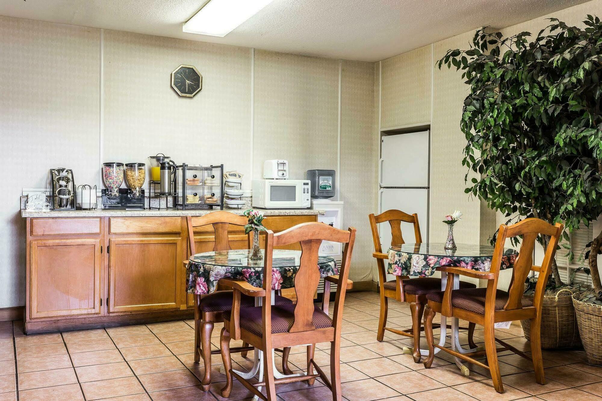 Econo Lodge Inn & Suites Matthews - Charlotte Eksteriør bilde