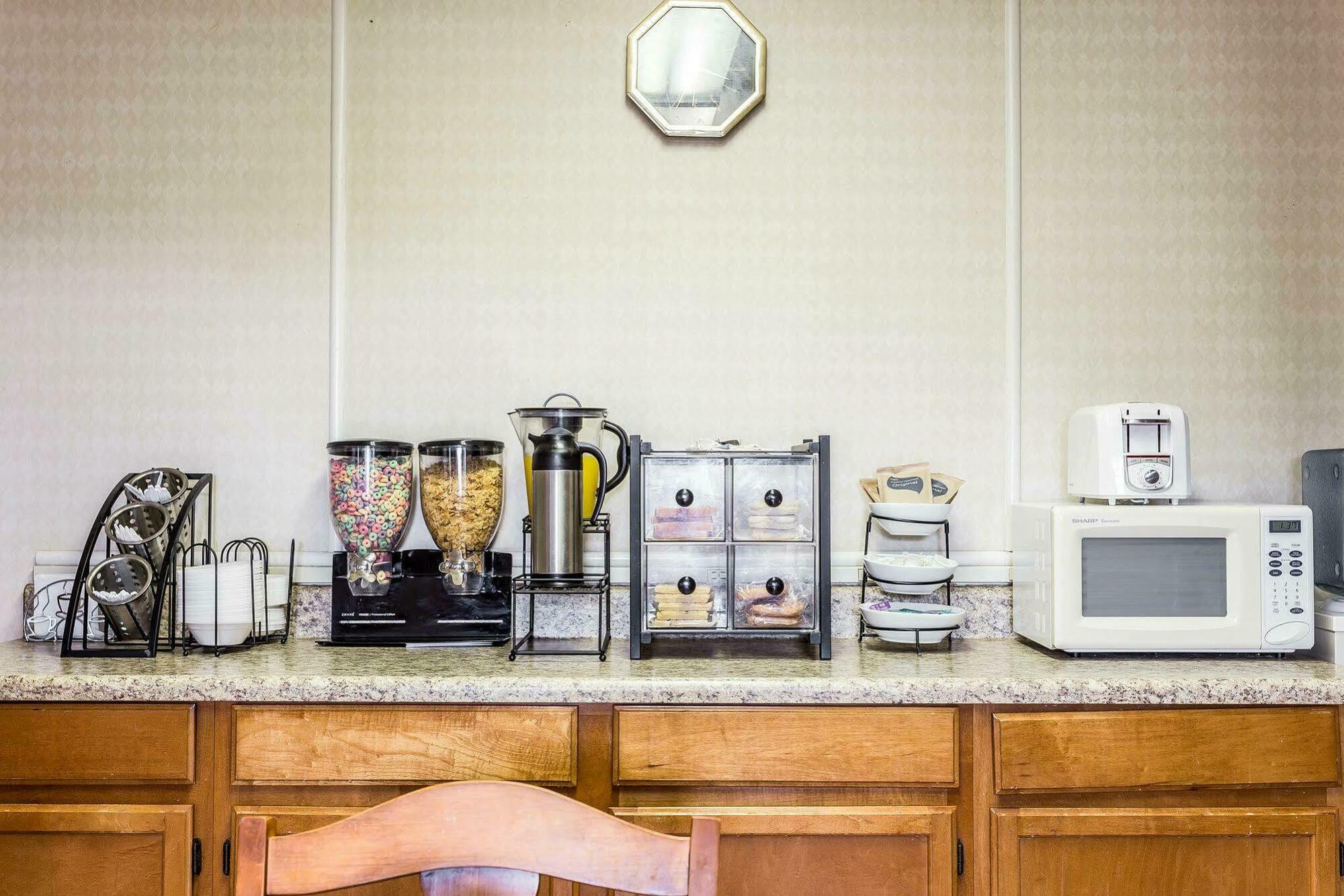 Econo Lodge Inn & Suites Matthews - Charlotte Eksteriør bilde