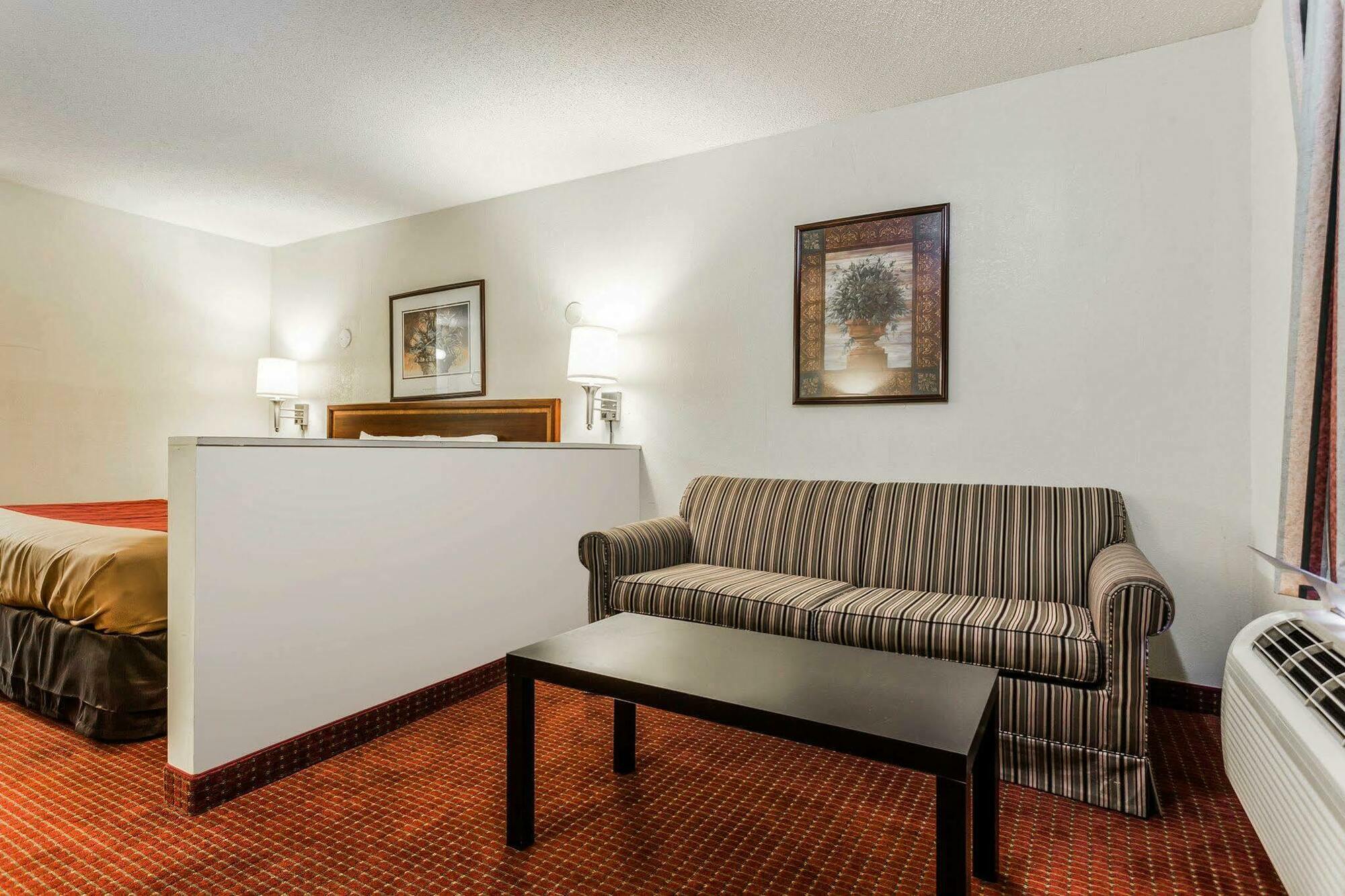 Econo Lodge Inn & Suites Matthews - Charlotte Eksteriør bilde